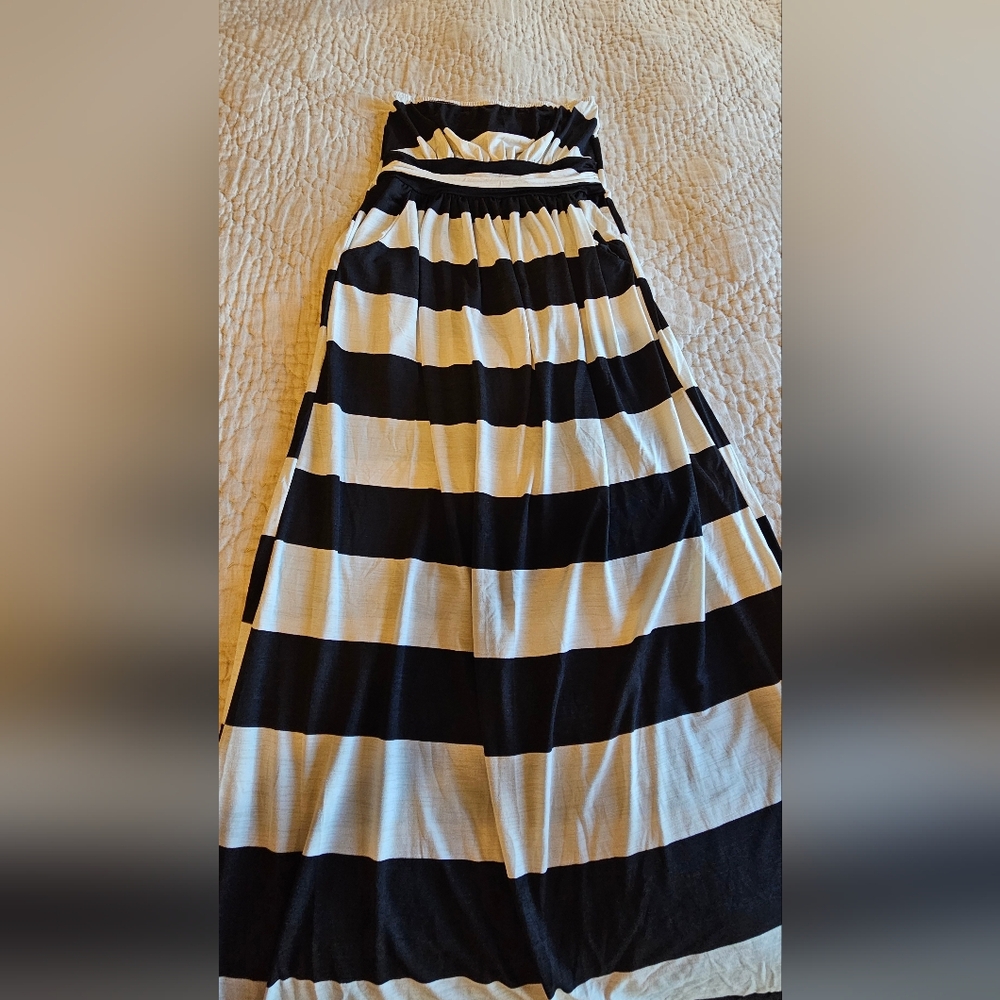 Chic Strapless Black and White Dress